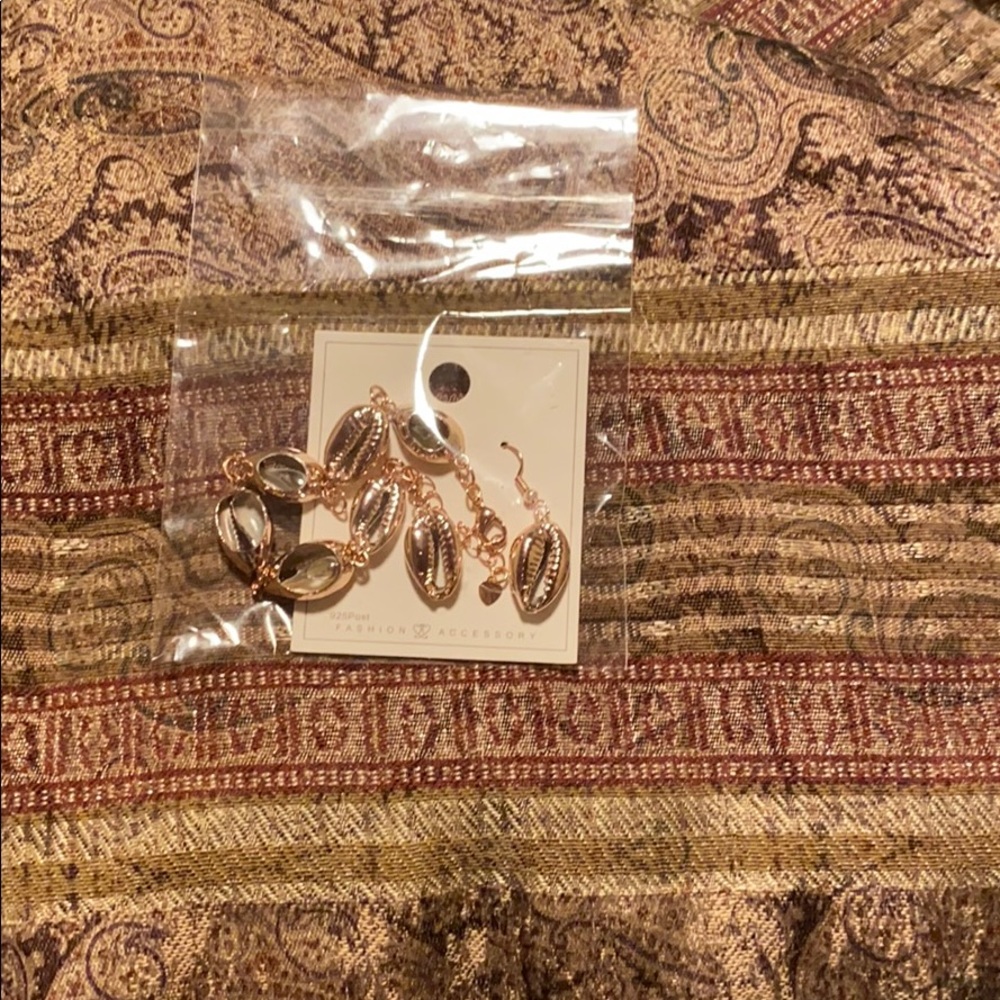 Earring and bracelet set